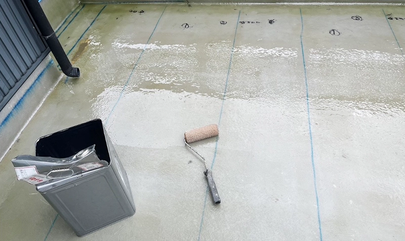 ウレタン塗膜防水工事の様子