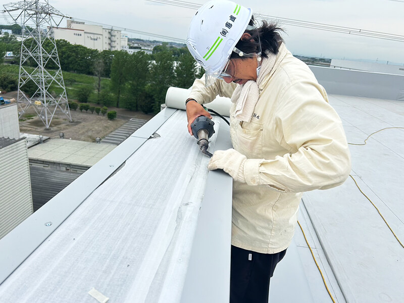 塩ビシート防水工事中